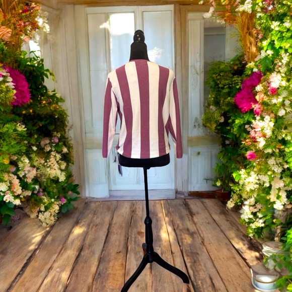 NWT New York and Company Sweater - Picture 2 of 8